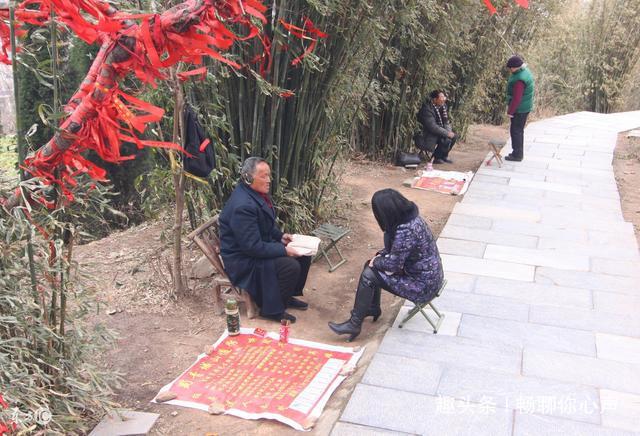 百家饭长大，算命先生断言他一人造福全村，他归来时村民们都落泪