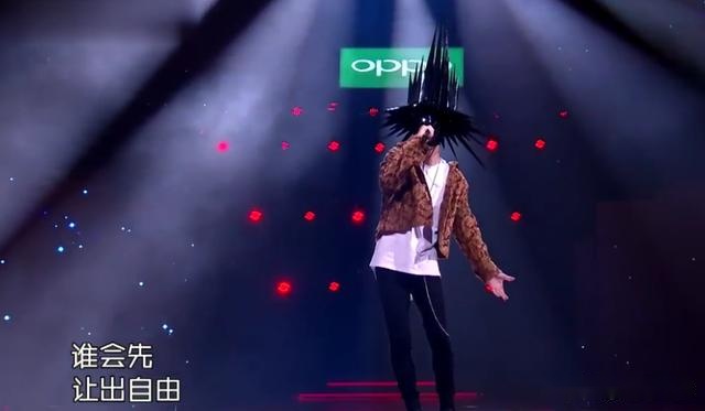 薛之谦曾取名为“刺”：这种银河落九天的磅礴，映衬出天后的华丽