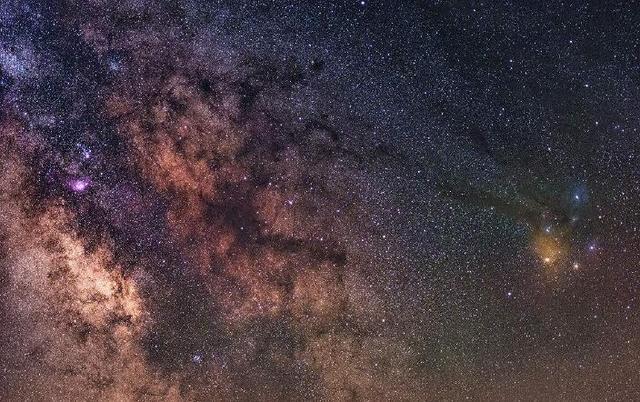 科学家凭借什么给宇宙测算年龄？