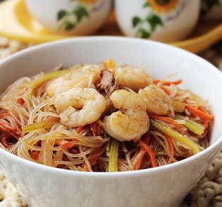 虾仁炒米线的做法