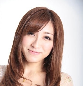 时尚魅力的斜刘海发型