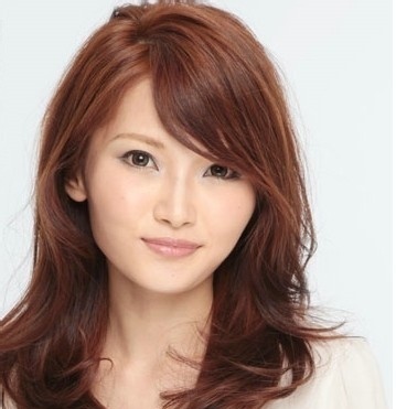 时尚魅力的斜刘海发型