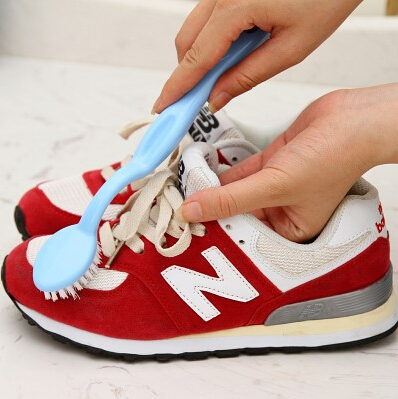 怎样让发黄的鞋子重新变白?