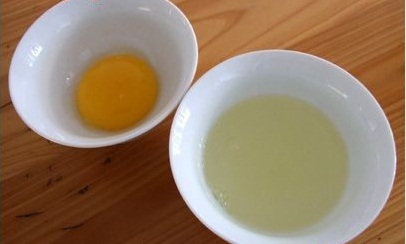 01如果只是刮破了皮,皮没有掉,这种就可以用鸡蛋清来修补.