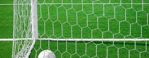 足球掷边线球时注意事项