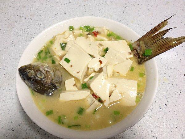 鯽魚豆腐湯的作法