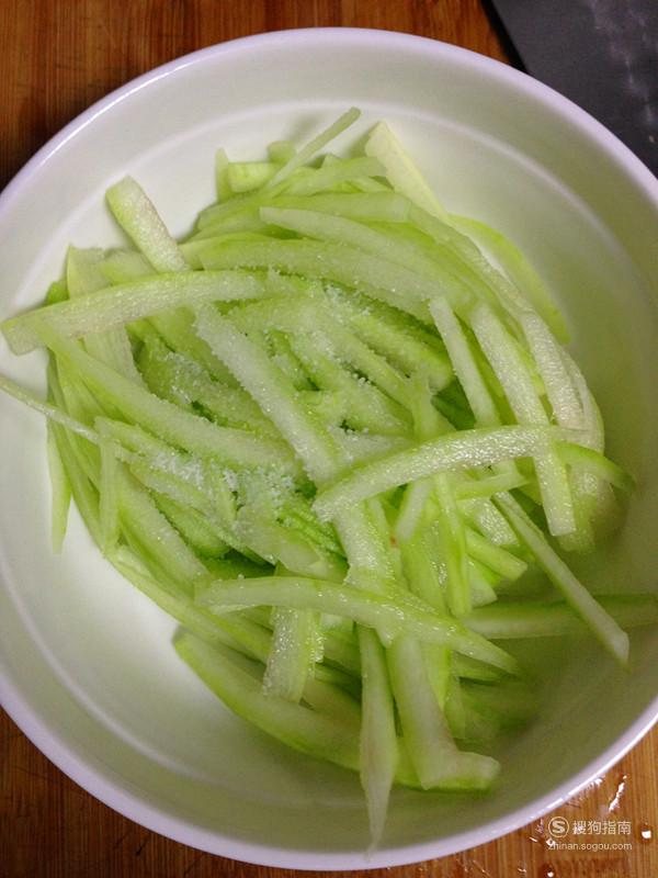 好一道消暑菜,西瓜皮素炒冬瓜片