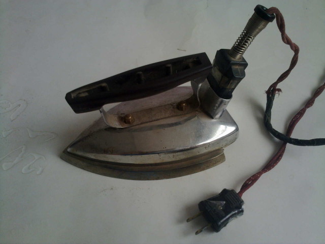 家庭怎样使用电熨斗