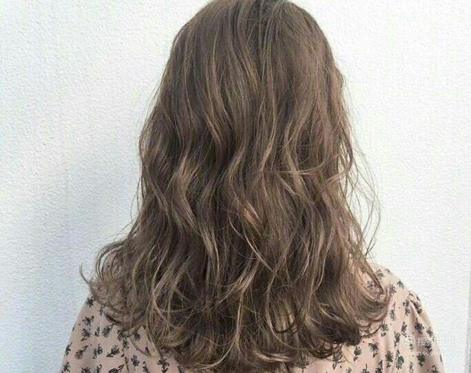 04慵懒卷发,适合懒人,也是小编的最爱,毕竟因为懒呀,不需要太多打理好