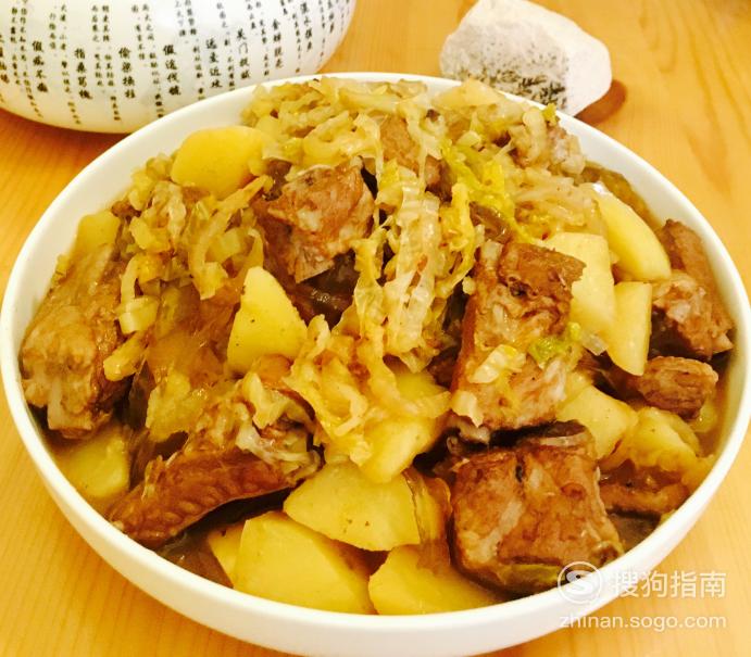 如何做出好吃的排骨土豆烩酸菜?