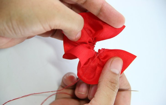 如何用丝带做蝴蝶结发饰