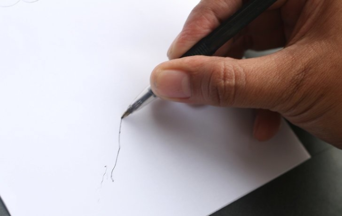 如何修理干了的圆珠笔