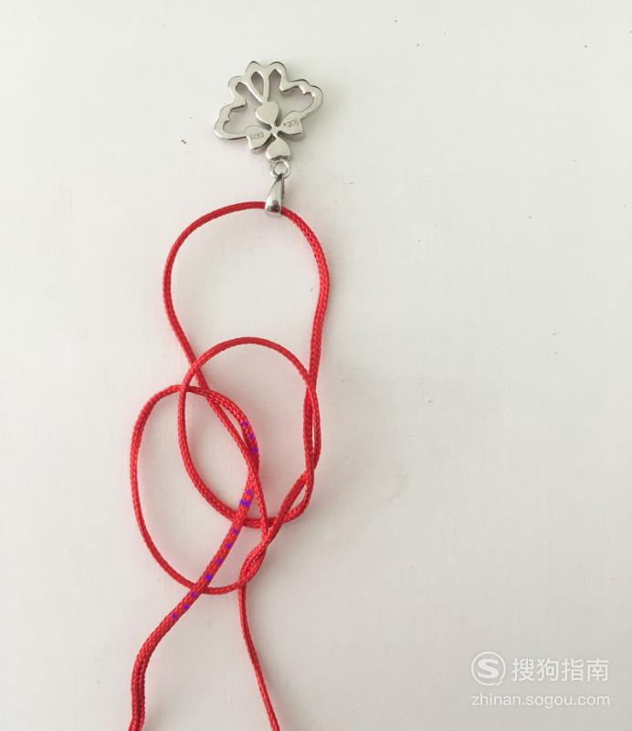 图解吊坠打结的方法