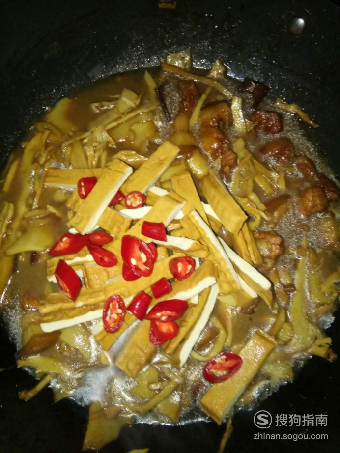 怎么做五花肉卤笋?