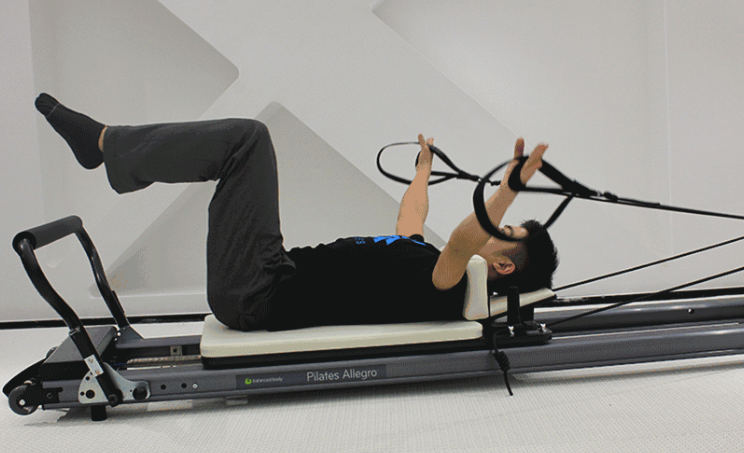 怎么减肚子上的赘肉?卷腹式普拉提运动快速瘦腰