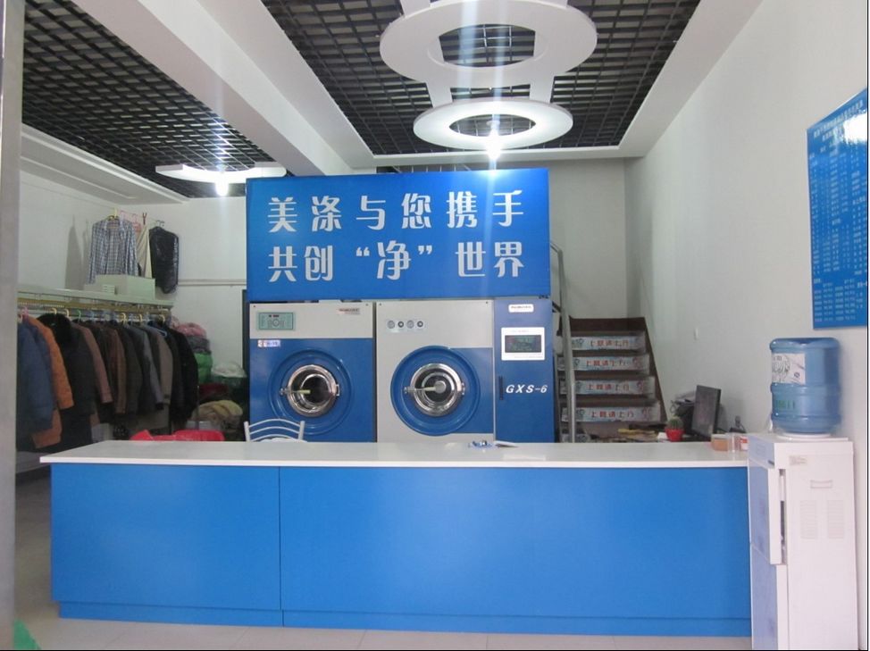 01当毛呢大衣起球后,送去专业的干洗店清洗,不要盲目使用剔除毛球器