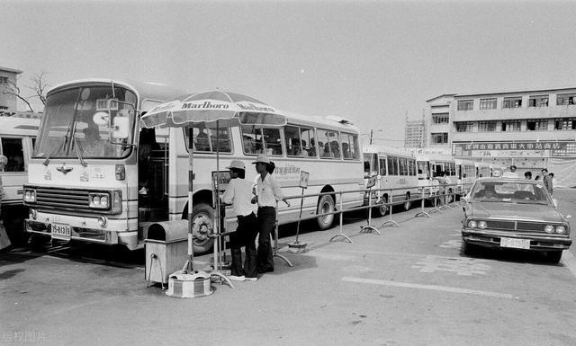 世纪80年代深圳上班族 公交车票一张一毛钱 很多人还是觉得贵